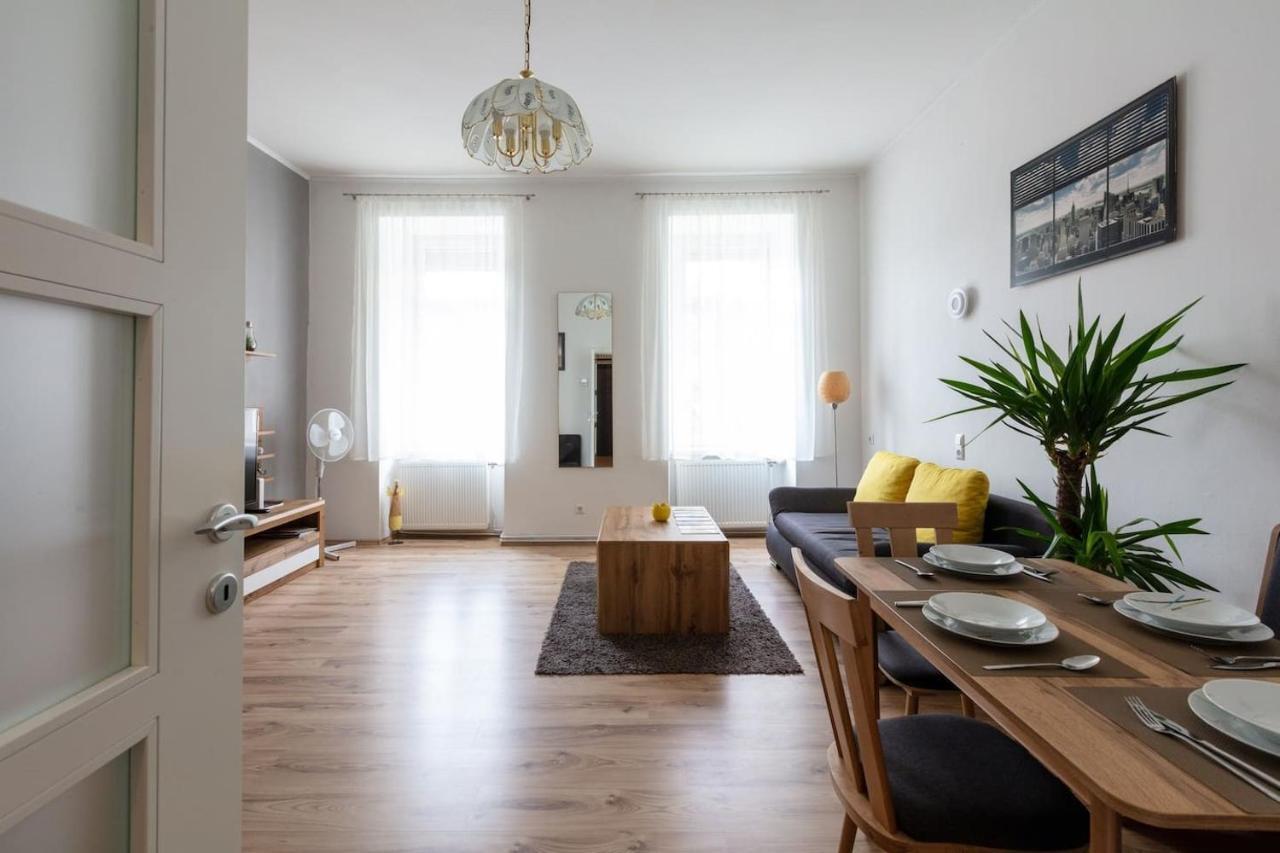 Sunny Renovated Apartment Close To Downtown Viena Exterior foto