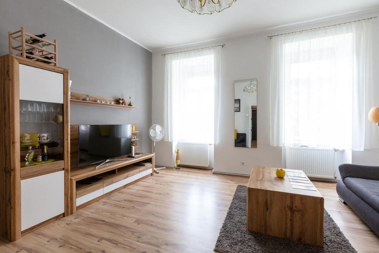 Sunny Renovated Apartment Close To Downtown Viena Exterior foto