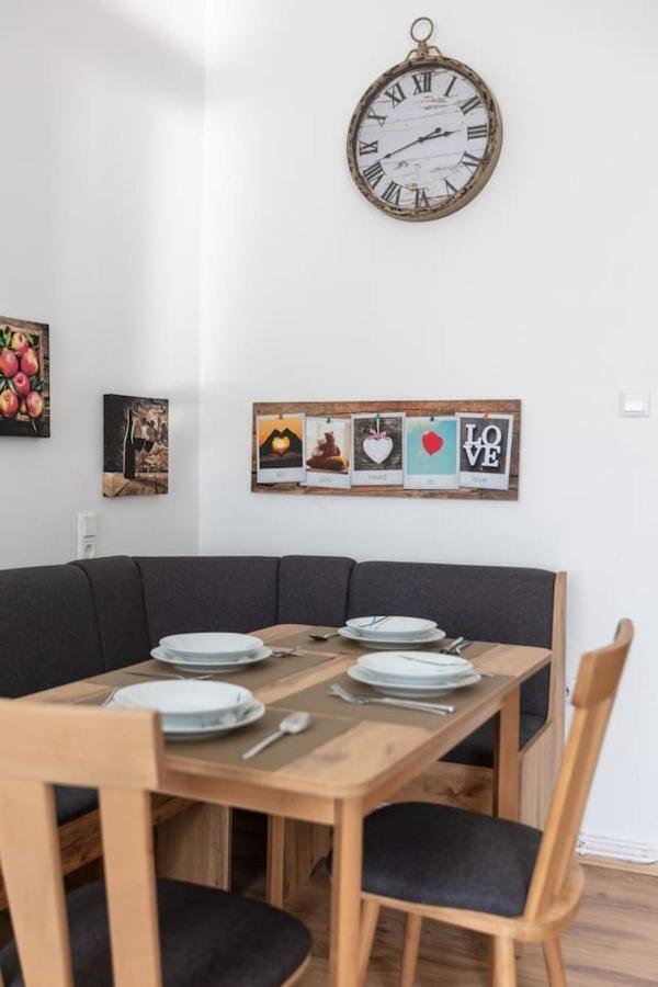 Sunny Renovated Apartment Close To Downtown Viena Exterior foto